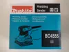 The image shows the retail packaging of a Makita finishing sander. Anteprima dell’immagine prodotto