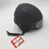 A black ski helmet with a visor is displayed on a white background. Anteprima dell’immagine prodotto