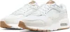 A pair of white Nike Air Max Sc shoes with tan accents. Produktbild-Vorschau