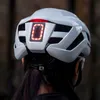 Cyklistická helma s integrovaným vícesměrovým osvětlením Náhled obrázku produktu 5