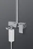 A close-up of a shower filter attached to a shower faucet. Voir les images du produit