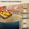 A person is adding chopped vegetables to a blue pot, with icons and text indicating compatibility with different stovetops. Produktbild-Vorschau