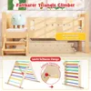 A children's wooden climbing triangle and accessories are displayed in a room setting, with text overlays highlighting features. Produktbild-Vorschau
