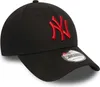 New Era 940 League Essential – Schwarze Kappe mit rotem Produktbild-Vorschau 3