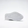 The sole of a white Reebok sneaker is shown against a white background. Voir les images du produit