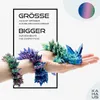 A hand holding a crystal-like dragon figurine, with other figurines on a wrist. Produktbild-Vorschau