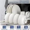 A dish rack filled with white porcelain plates and bowls, with text overlays indicating product features. Náhled obrázku produktu