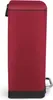 A red pedal trash can shown from the side. Voir les images du produit