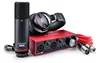 A studio recording setup including a microphone, headphones, and an audio interface. Anteprima dell’immagine prodotto