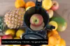 Der Unold Slow Juicer Sam verfügt über eine große 110-mm-Einfüllöffnung, in die ganze Früchte wie Äp Produktbild-Vorschau