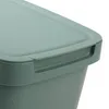 A close-up view of the lid and upper rim of a green plastic trash can. Podgląd zdjęcia produktu