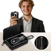 A man in a suit holding a car key fob and a protective pouch, with a close-up of the pouch and key fob. Anteprima dell’immagine prodotto