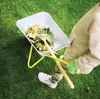 Brouette avec outils de jardinage Voir les images du produit 3