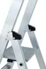 A close-up view of the joint mechanism and a step on an aluminum ladder. Produktbild-Vorschau