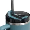 A close-up view of the lid and straw of a teal colored tumbler. Produktbild-Vorschau