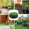 Schwarzes Stoff-Hochbeet gefüllt mit Erdbeerpflanzen und reifen Erdbeeren, gezeigt in einer Collage aus verschiedenen Gartenumgebungen Voir les images du produit