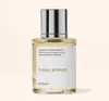 A clear studio shot of a perfume bottle against a light beige background. Anteprima dell’immagine prodotto