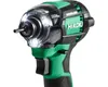Close-up studio shot of a cordless impact driver. Voir les images du produit