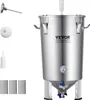 A stainless steel brewing vessel with various accessories displayed around it on a white background. Náhľad obrázku produktu