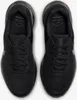 A top-down view of a pair of black Nike sneakers. Podgląd zdjęcia produktu