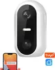A smart outdoor camera and a smartphone displaying a notification. Produktbild-Vorschau