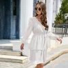 KOEMCY: Vestido corto de gasa con estampado de lunares Vista previa de la imagen del producto 8