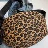 Bauchtasche Leo XXL Umhängetasche Damen –  Crossbody-Bag im Produktbild-Vorschau 4