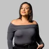 A woman posing for a product shot. Anteprima dell’immagine prodotto