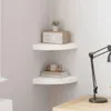 Two white corner shelves mounted on a light gray wall, with decorative items on them. Voir les images du produit