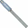 A blue and silver Microplane grater is shown against a white background. Náhled obrázku produktu