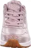 A close-up front view of a pink Skechers sneaker. Anteprima dell’immagine prodotto