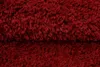 A close-up view of a dark red, fluffy rug. Anteprima dell’immagine prodotto