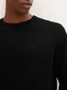 Close-up of a person wearing a black sweater. Produktbild-Vorschau