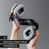Hands holding a black gaming headset with gray earcups. Produktbild-Vorschau