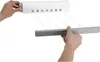 Hands are shown extending and retracting a retractable clothesline from a wall-mounted unit. Voir les images du produit