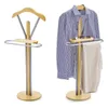 Two valet stands shown against a white background. One is empty, and the other is holding a shirt and pants. Anteprima dell’immagine prodotto