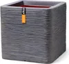A square planter with a textured surface and a tag attached. Anteprima dell’immagine prodotto