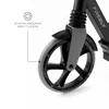 Close-up of a scooter wheel with text highlighting its features. Produktbild-Vorschau
