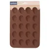 A brown silicone mold for making chocolates or candies in the shape of strawberries, presented in its packaging. Anteprima dell’immagine prodotto