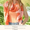 styleBREAKER Damen Schal mit farbigem Ginkgo Leaves Blätter Produktbild-Vorschau 6