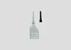 A clear shot of an oil bottle and its cap against a plain background. Anteprima dell’immagine prodotto