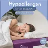 A woman sleeping peacefully in a bed with a purple fitted sheet. Produktbild-Vorschau