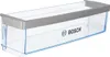 A clear, professional studio shot of a transparent refrigerator door shelf with a silver trim and the Bosch logo. Anteprima dell’immagine prodotto