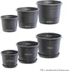 Multiple sizes of dark gray plastic plant pots are displayed with dimensions indicated by text overlays. Produktbild-Vorschau