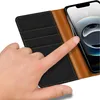 A hand is shown interacting with a phone case. Anteprima dell’immagine prodotto
