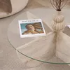 A coffee table with a book and a vase on it, placed on a rug. Anteprima dell’immagine prodotto