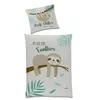 A flat lay image of a duvet cover and pillowcase set featuring a sloth design. Produktbild-Vorschau