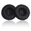 Two black ear pads for headphones are shown on a white background with a reflection. Produktbild-Vorschau