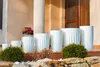 Several white planters of varying sizes are arranged on a stepped outdoor area. Anteprima dell’immagine prodotto