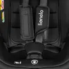 A close-up view of the harness and buckle of a black car seat. Produktbild-Vorschau